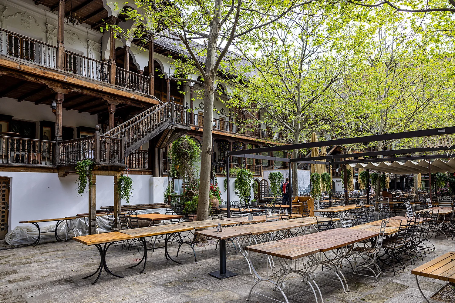 manucs-inn-old-city-bucharest